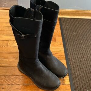 Eddie Bauer women’s Lodge boots, 8.5